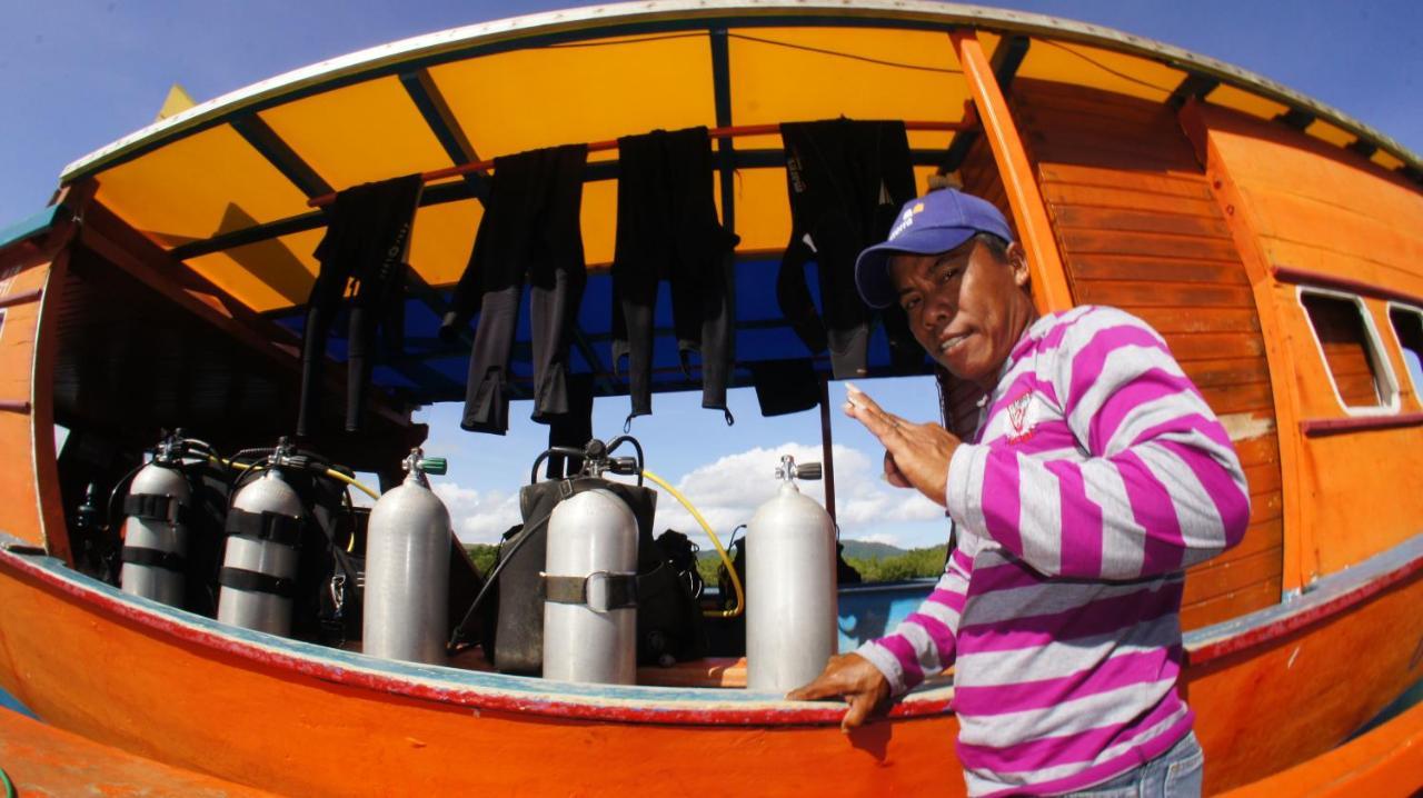 Blue Bay Divers Likupang Bangka Eksteriør bilde